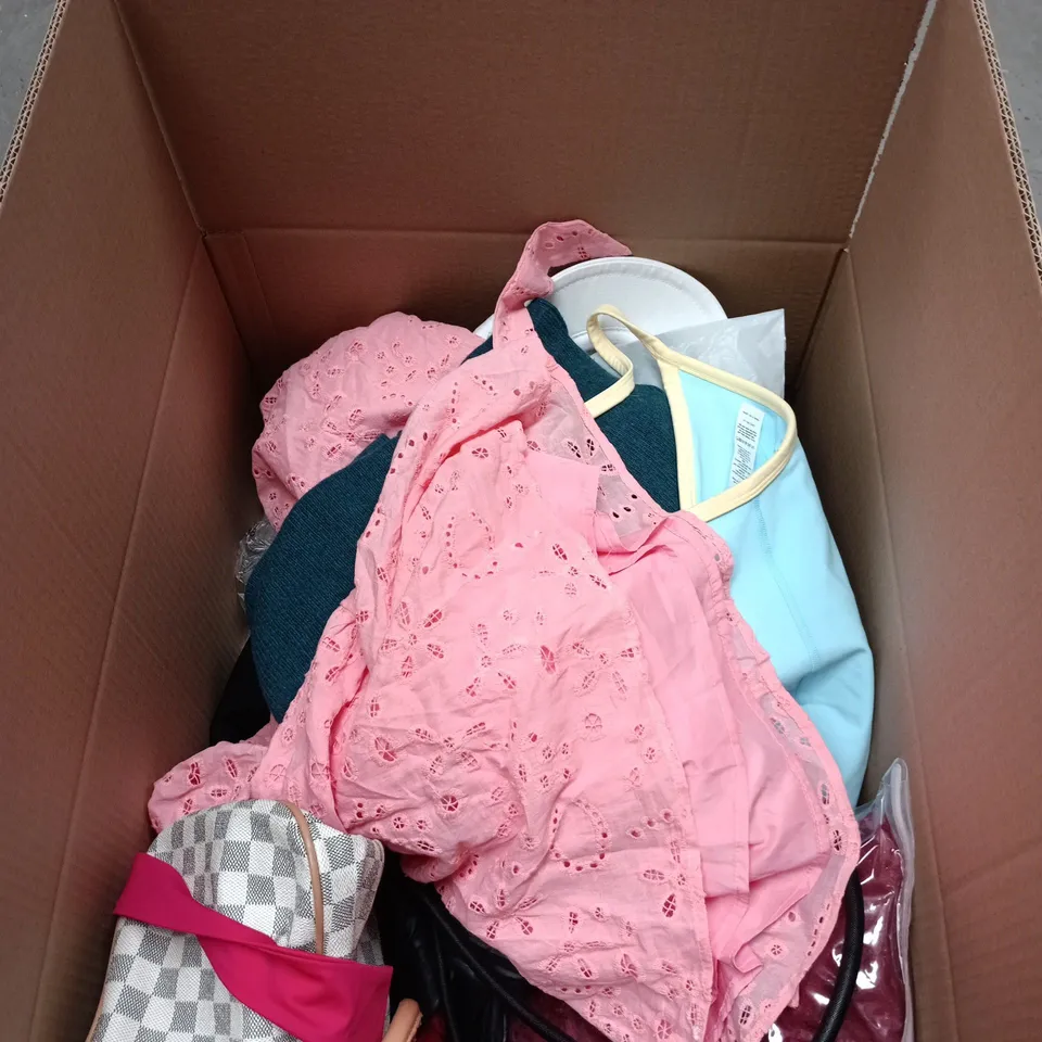 BOX TO INCLUDE APPROXIMATELY 25 ASSORTED CLOTHING ITEMS TO INCLUDE M&S ETC