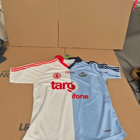 O'NEILLS FOOTBALL SHIRT – WHITE & LIGHT BLUE BLOCK WITH RED SPONSOR (UK SMALL)