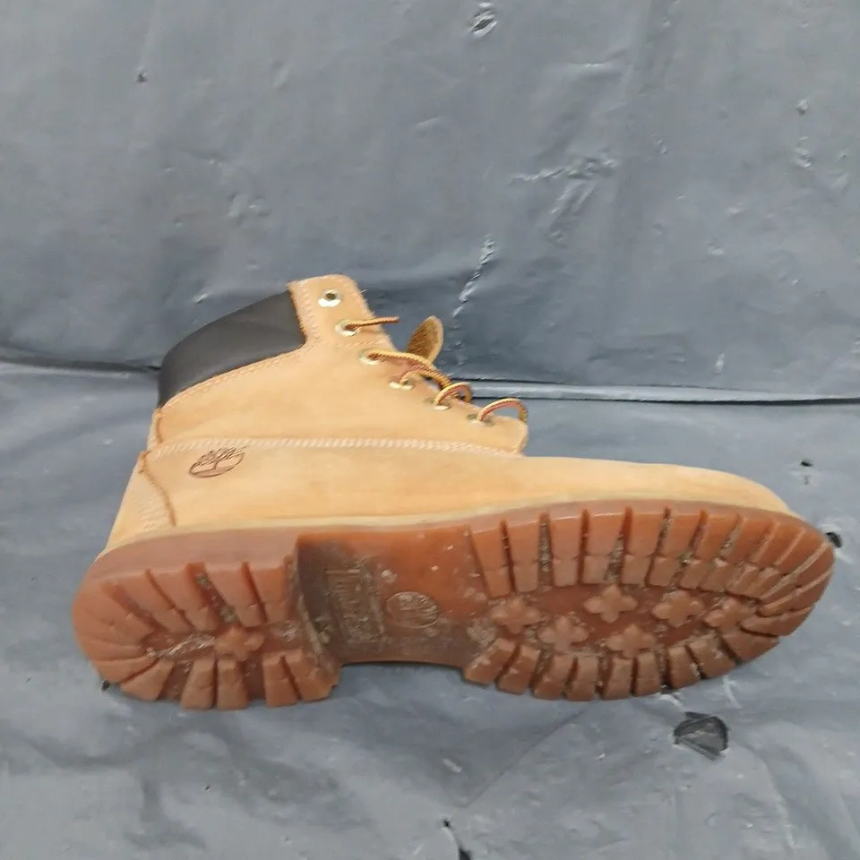 PAIR OF TIMBERLAND LEATHER WALKING BOOTS IN TAN - SIZE UNSPECIFIED 