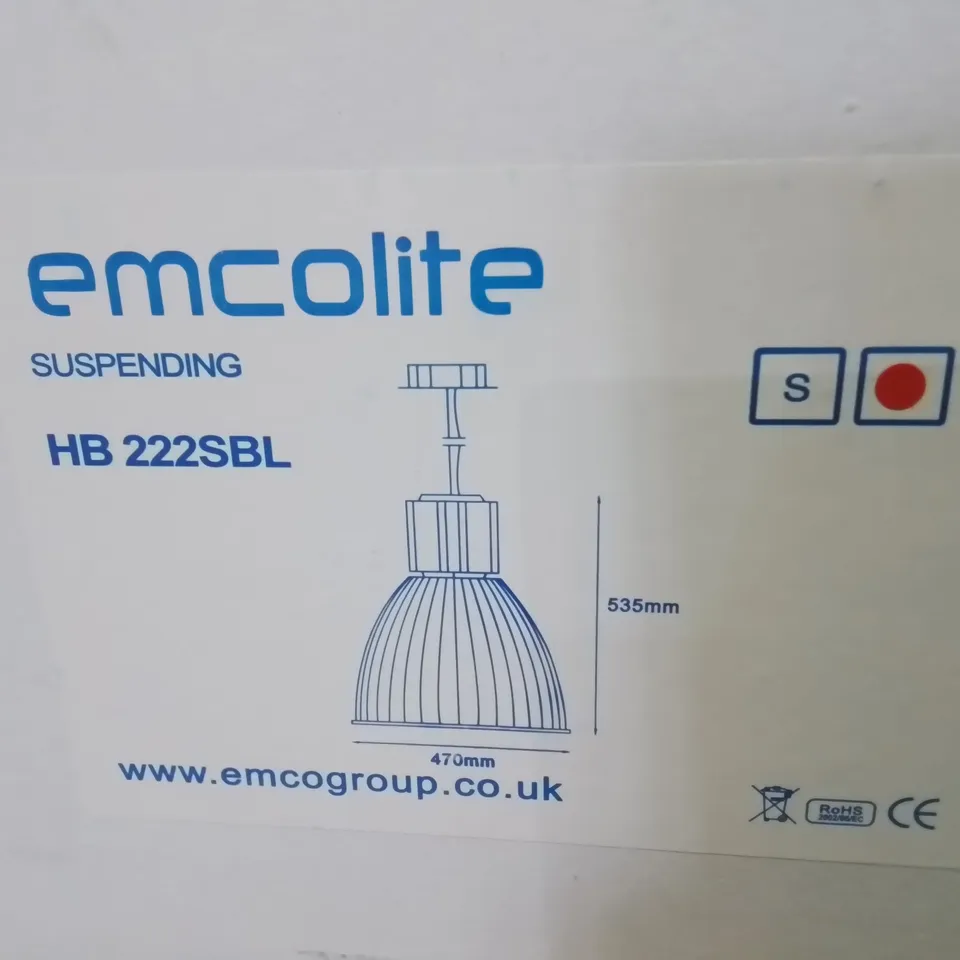 PALLET CONTAINING APPROXIMATELY 26 LIGHTING ITEMS TO INCLUDE EMCOLITE SUSPENSION LIGHT AND ROSEN LITE BAR LIGHT