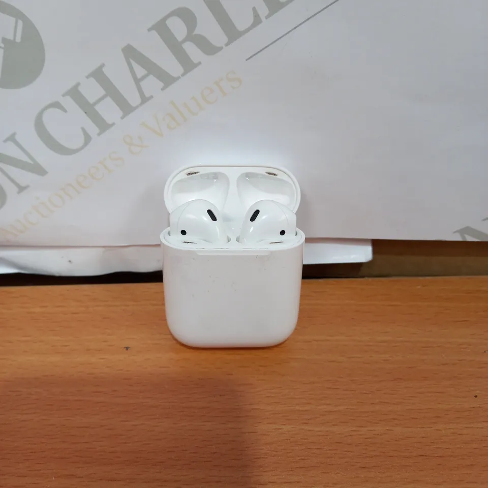 APPLE AIRPODS