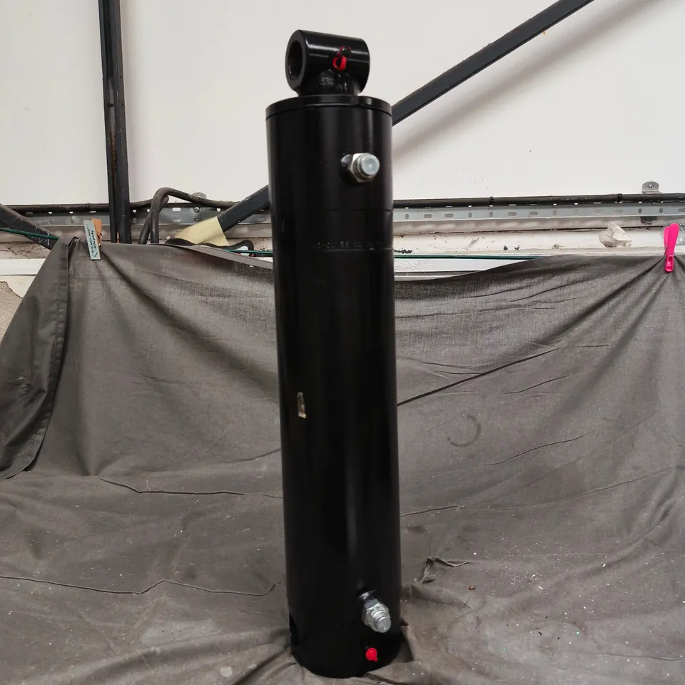 HYDRAULIC CYLINDER BLACK REPLACEMENT PART FOR AGRICULTURAL/HEAVY MACHINERY UNBOXED