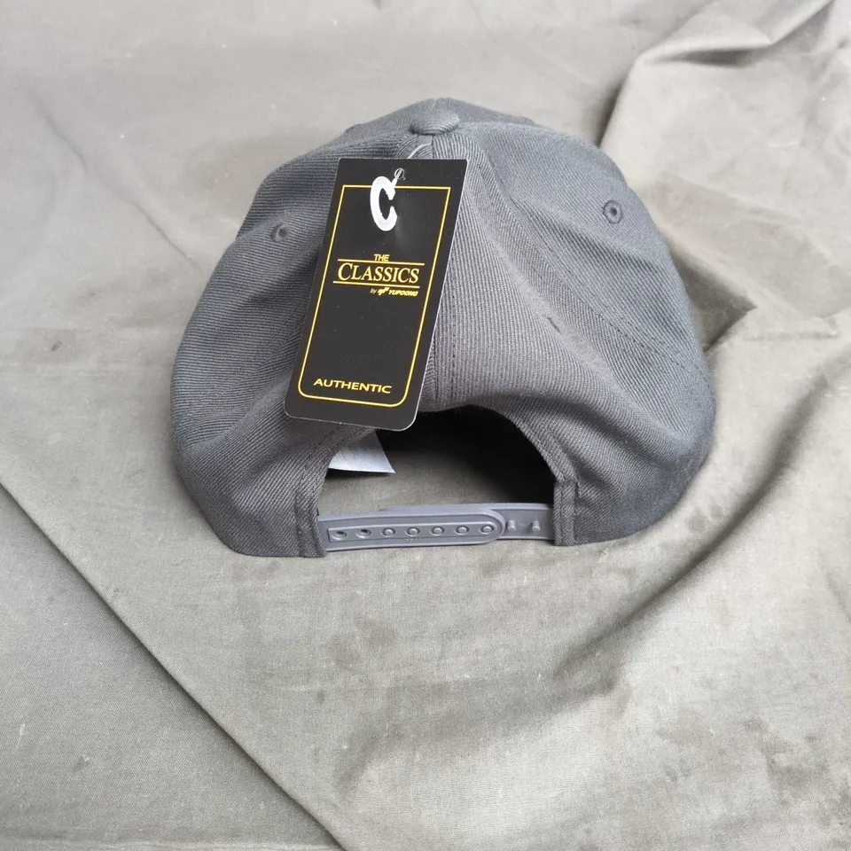 THE CLASSICS SNAPBACK CAP – GREY 