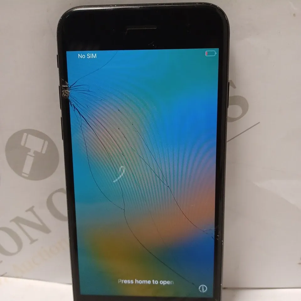 APPLE IPHONE SE IN BLACK