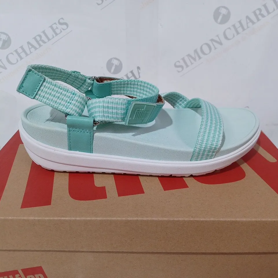 BOXED LOOSH WEBBING Z-STRAP SANDALS SIZE 5