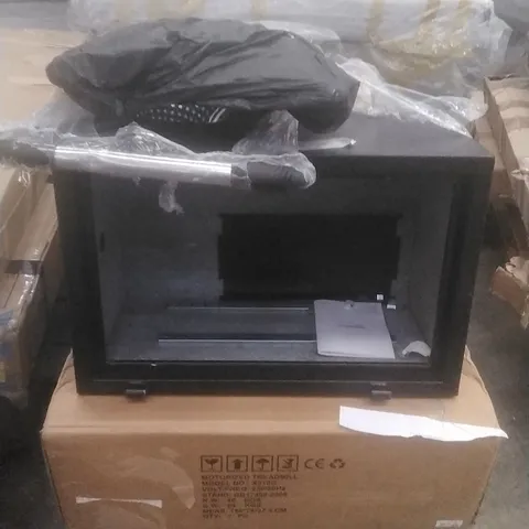 PALLET INCLUDING TREADMILL, IRONING BOARDS AND SAFE