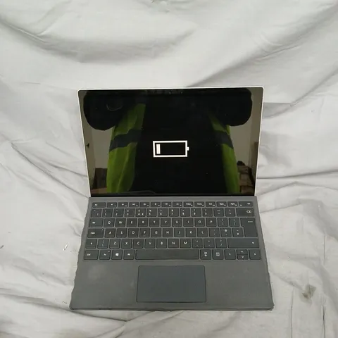 MICROSOFT SURFACE PRO 5 TABLET WITH TYPE COVER KEYBOARD – I5/8GB/256GB – 12.3" DISPLAY