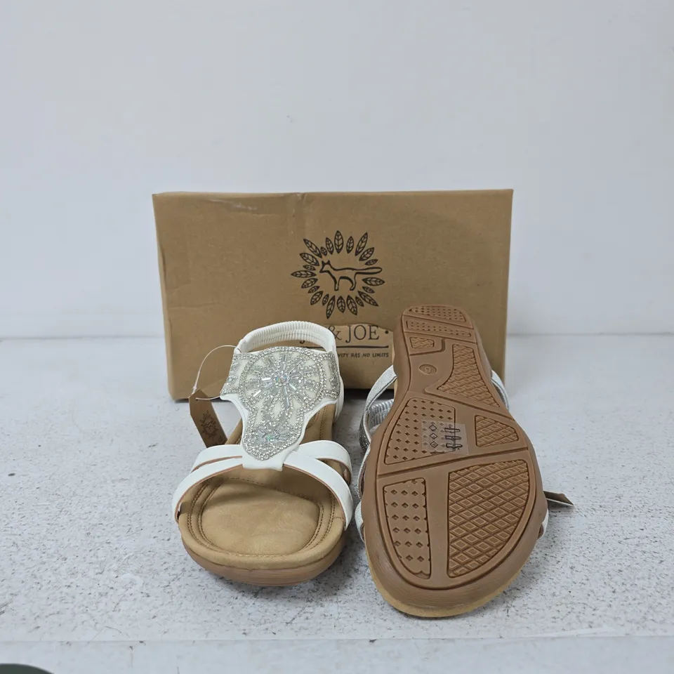 JO & JOE HALCYON WHITE SANDALS – UK 7