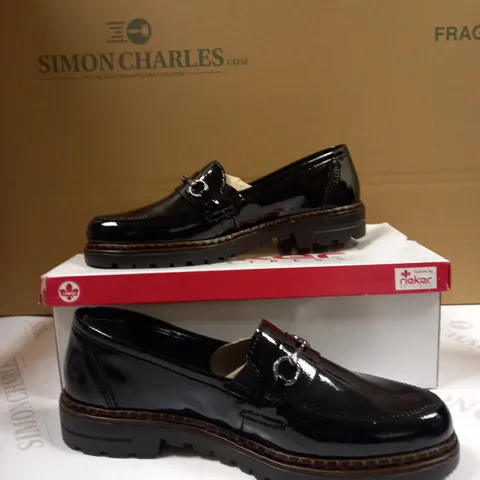 RIEKER METAL TRIM LOAFER SIZE 6.5
