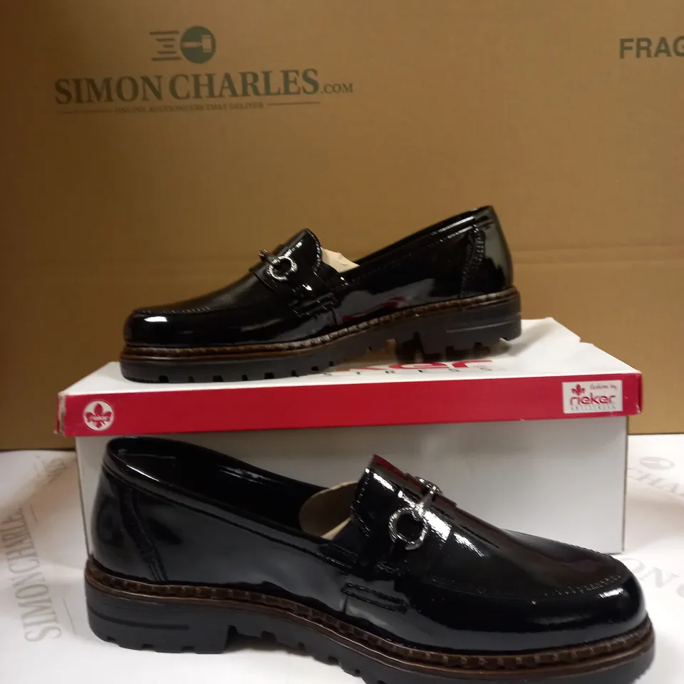 RIEKER METAL TRIM LOAFER SIZE 6.5