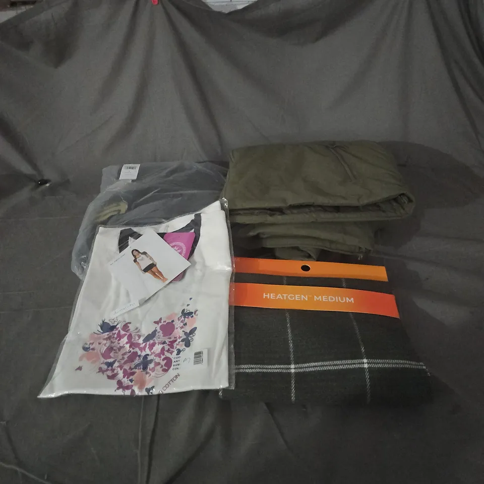 BOX OF APPROXIMATELY 25 ASSORTED CLOTHING ITEMS TO INCLUDE PRIMARK PADDED SLEEVELESS COAT, FLOWER PRINT T SHIRT, HOODIE, SCARF ETC
