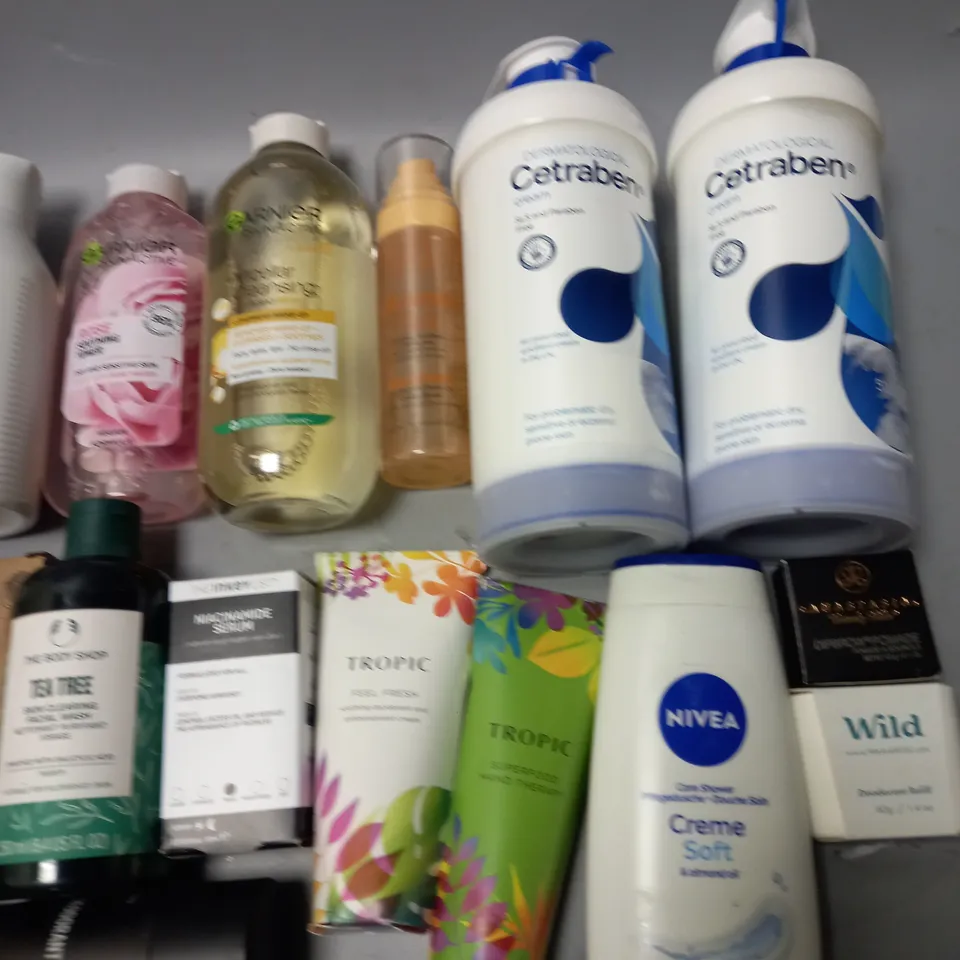 LOT OF APPROXIMATELY 20 ASSORTED HEALTH AND BEAUTY ITEMS TO INCLUDE CETRABEN CREAM, GARNIER SOOTHING TONER AND INKEYLIST NIACINAMIDE SERUM