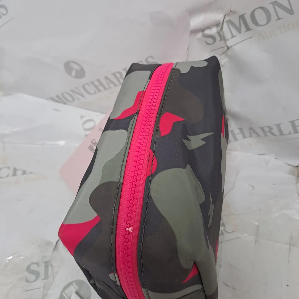 SCAMP & DUDE X CAROLINE HIRONS KHAKI WITH PINK CAMO MAKEUP BAG