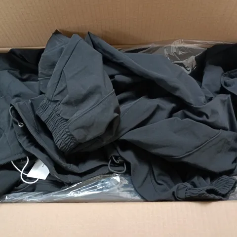 BOX OF APPROXIMATELY 10 ASSORTED ARI SPRAY JACKET SIZE L/XL