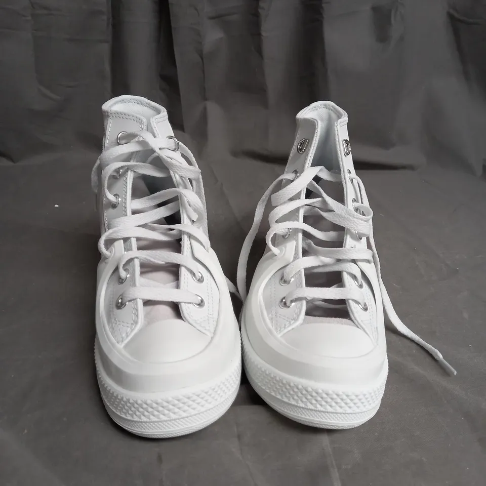 PAIR OF WHITE HIGH TOP CONVERSE SHOES SIZE 5