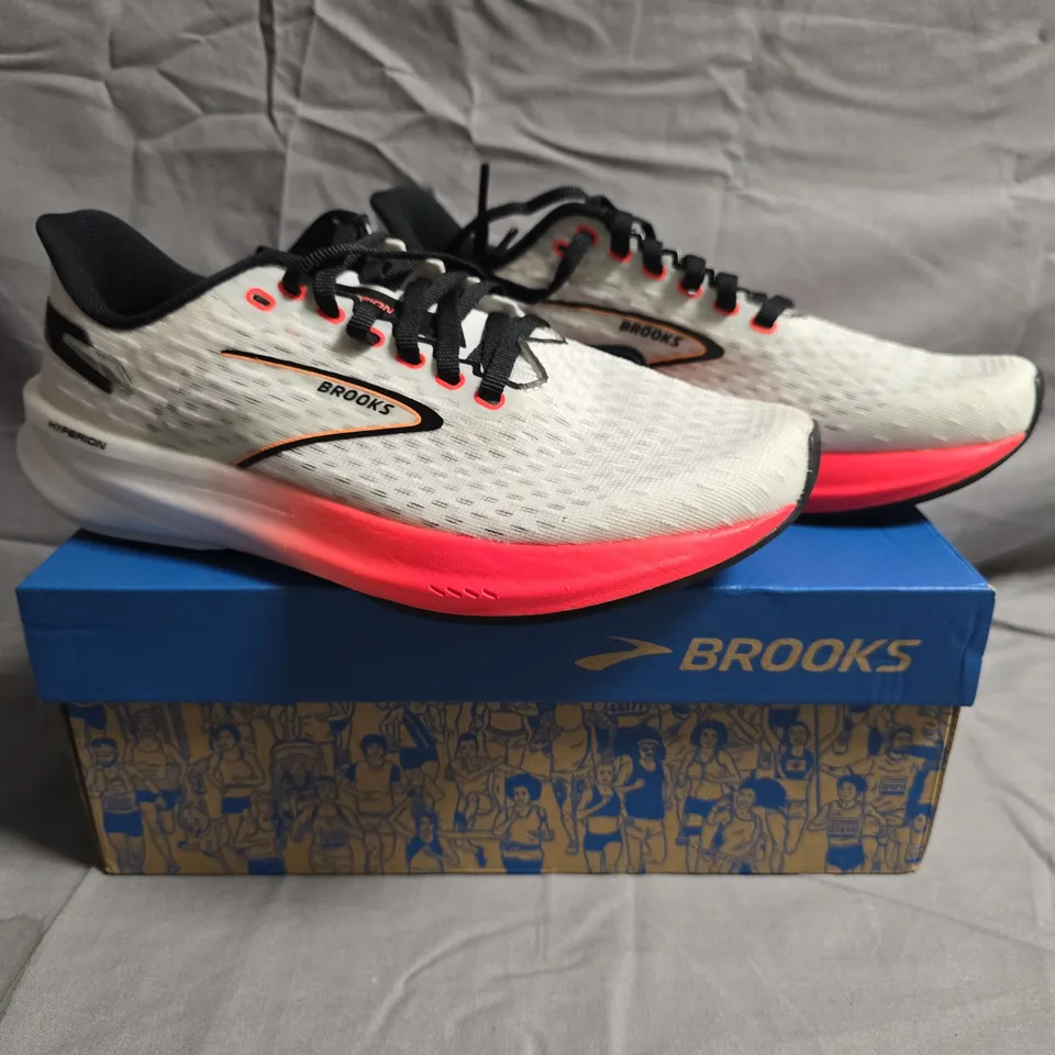 BOXED PAIR OF BROOKS HYPERION TRAINERS IN WHITE/CORAL/ORANGE SIZE UK 5