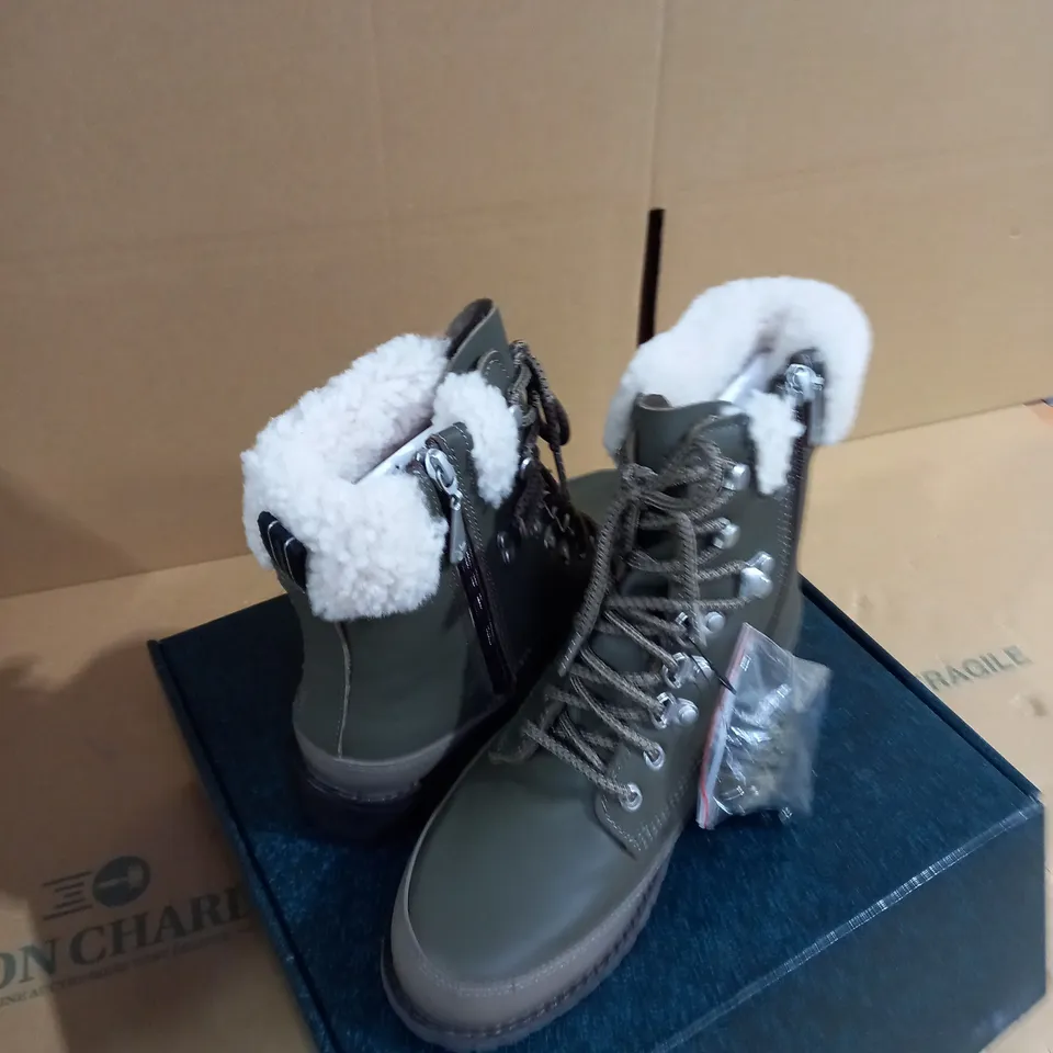 EMU OKAB WATERPROOF BOOT SIZE 5 