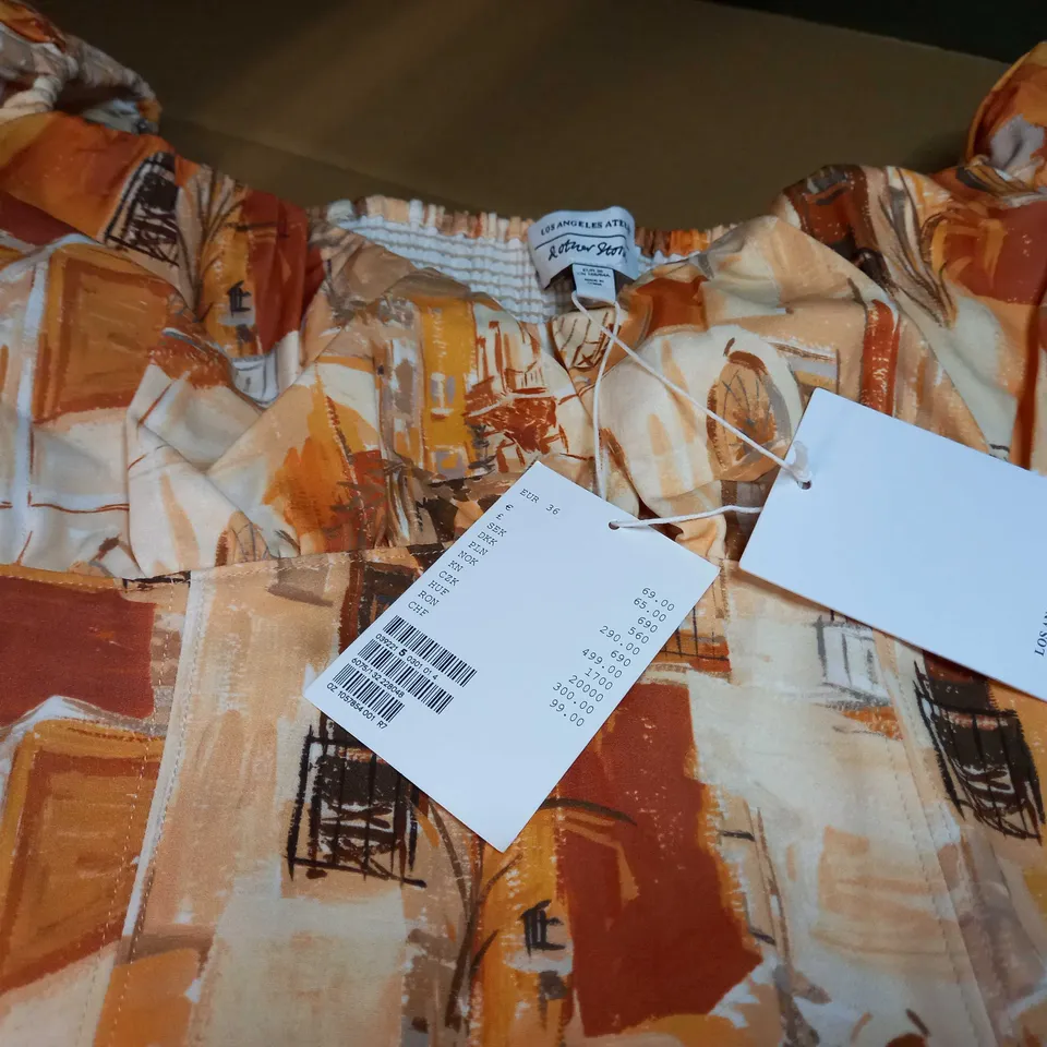 &OTHER STORIES ABSTRACT VILLAGE SCAPED OFF SHOULDER CROP TOP