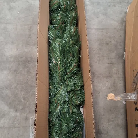 BOXED 5FT GREEN CHRISTMAS TREE