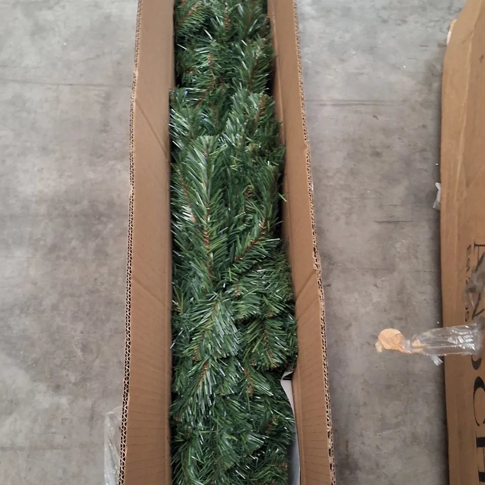BOXED 5FT GREEN CHRISTMAS TREE