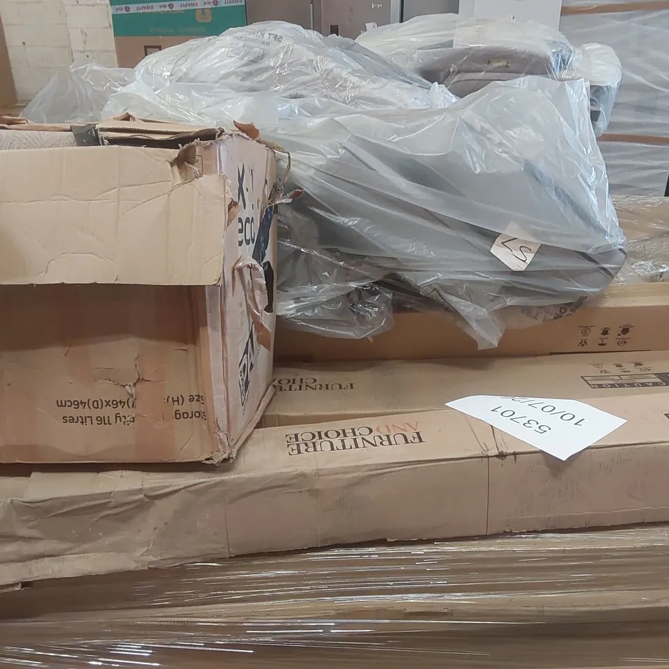 PALLET CONTAINING A VERY LARGE QUANTITY OF ASSORTED DESIGNER FURNITURE PARTS INCLUDING: BED PARTS ECT