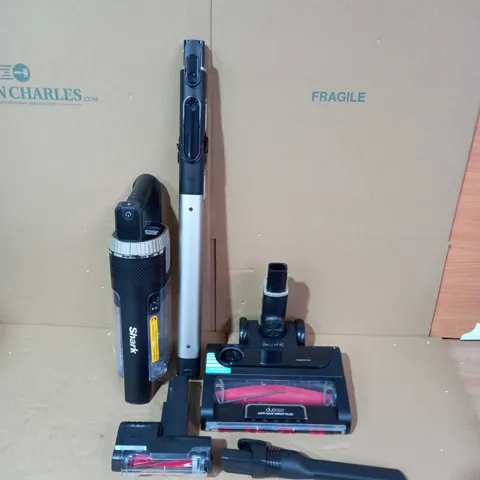 SHARK STRATOS CORDLESS VACUUM W/ANTI HAIR WRAP & CLEAN SENSE IQ IZ400UKT