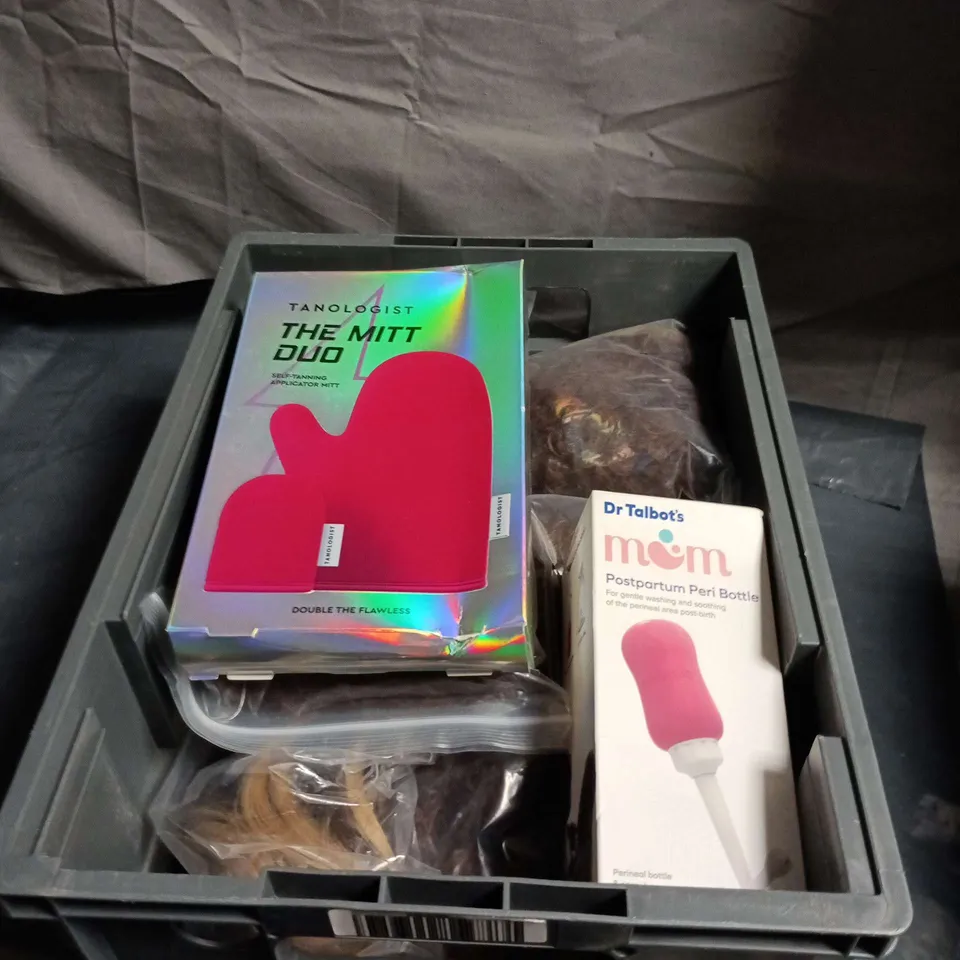 APPROXIMATELY 7 ASSORTED HEALTH AND BEAUTY ITEMS INCLUDING SELF TANNING MITT AND DR TALBOTS POSTPARTUM PERI BOTTLE 