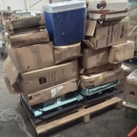 PALLET OF ASSORTED HOUSEHOLD GOODS AND PRODUCTS TO INCLUDE;SUN LOUNGERS,SUITCASES,COOLER BOX,PARASOL BASE
