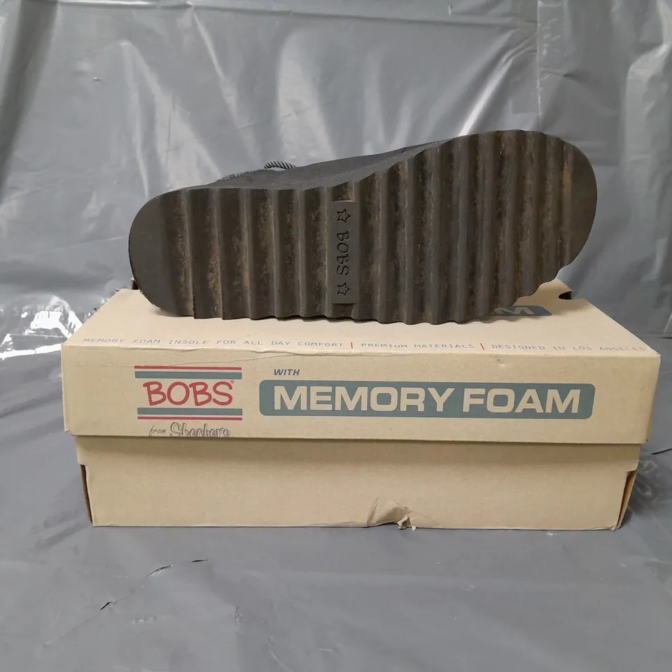BOBS FROM SKECHERS HIKING BOOTS BLACK SIZE 5.5
