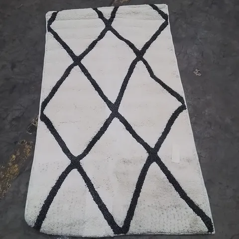 QUALITY DESIGNER AREA RUG - APPROXIMATELY 150X80CM