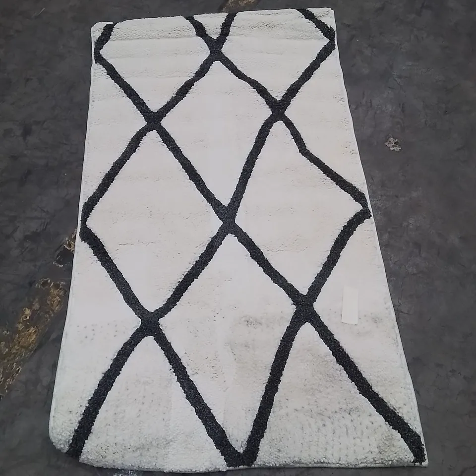 QUALITY DESIGNER AREA RUG - APPROXIMATELY 150X80CM