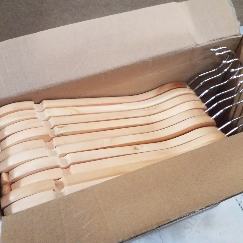 BOXED GRANDMA SHARK SET OF 10 WOODEN HANGERS - NATURAL 