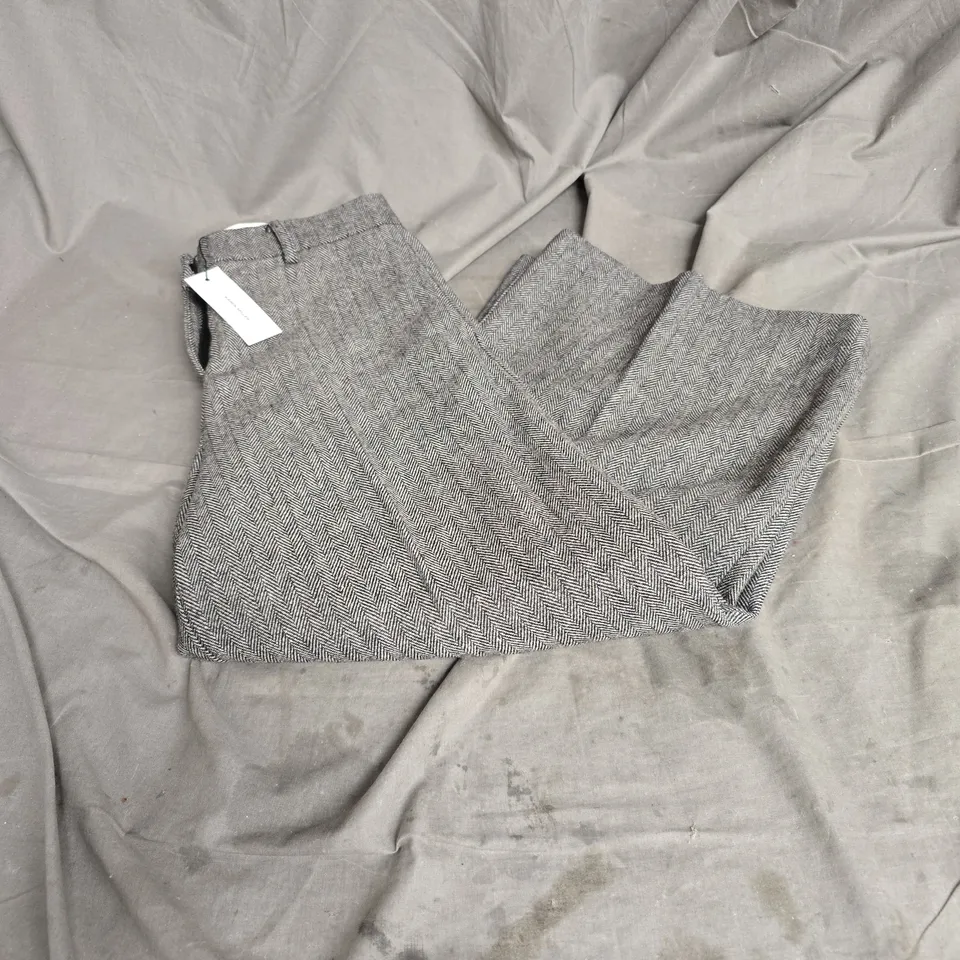 KAREN MILLEN THE FOUNDER HERRINGBONE STRAIGHT LEG CROPPED TROUSERS IN MONO SIZE 8