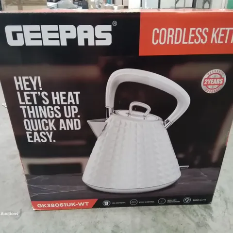 BOXED GEEPAS CORDLESS KETTLE