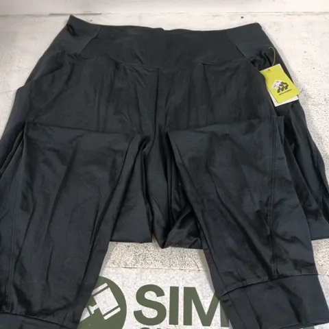 LARGE BOX OF ASSORTED CLOTHING ITEMS TO INCLUDE TROUSERS, DRESSES, JUMPERS, ETC