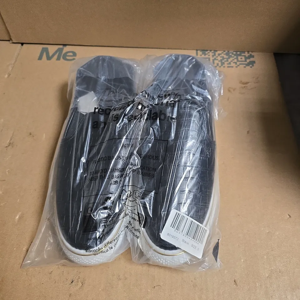 MEN'S BLACK SLIP-ON SNEAKERS – UK 6 (SEALED PACKAGING)