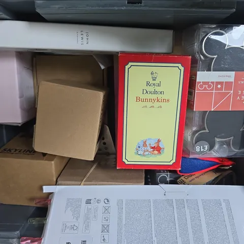 APPROXIMATELY 12 ASSORTED HOUSEHOLD ITEMS TO INCLUDE 4 PACK DRINKING STRAWS, ROYAL DOULTON BUNNYKINS, MICKEY MOUSE FINIALS, ETC - COLLECTION ONLY