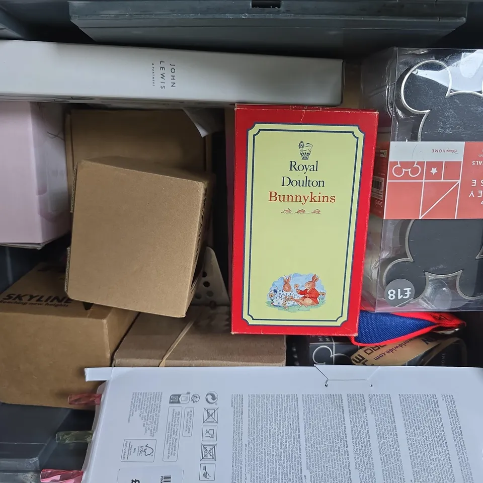 APPROXIMATELY 12 ASSORTED HOUSEHOLD ITEMS TO INCLUDE 4 PACK DRINKING STRAWS, ROYAL DOULTON BUNNYKINS, MICKEY MOUSE FINIALS, ETC - COLLECTION ONLY