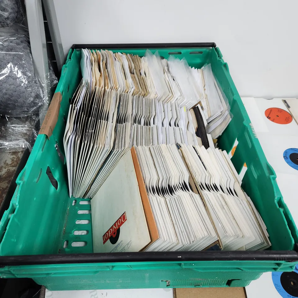 A COLLECTION OF VINYL SINGLES SINGLES