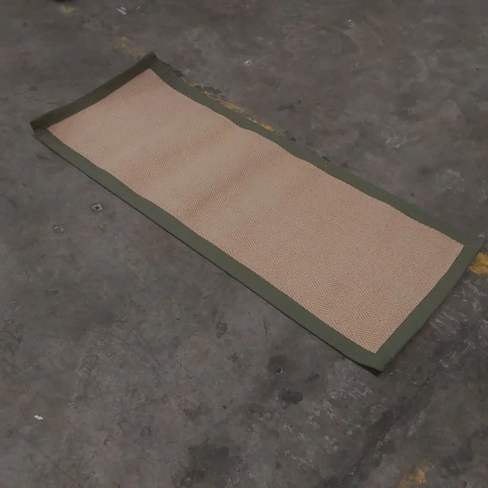 QUALITY DESIGNER RUG - APPROXIMATELY 155 x 60cm