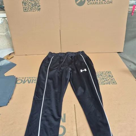 UNDER ARMOUR BLACK TRACK PANTS – UK M (M/M)