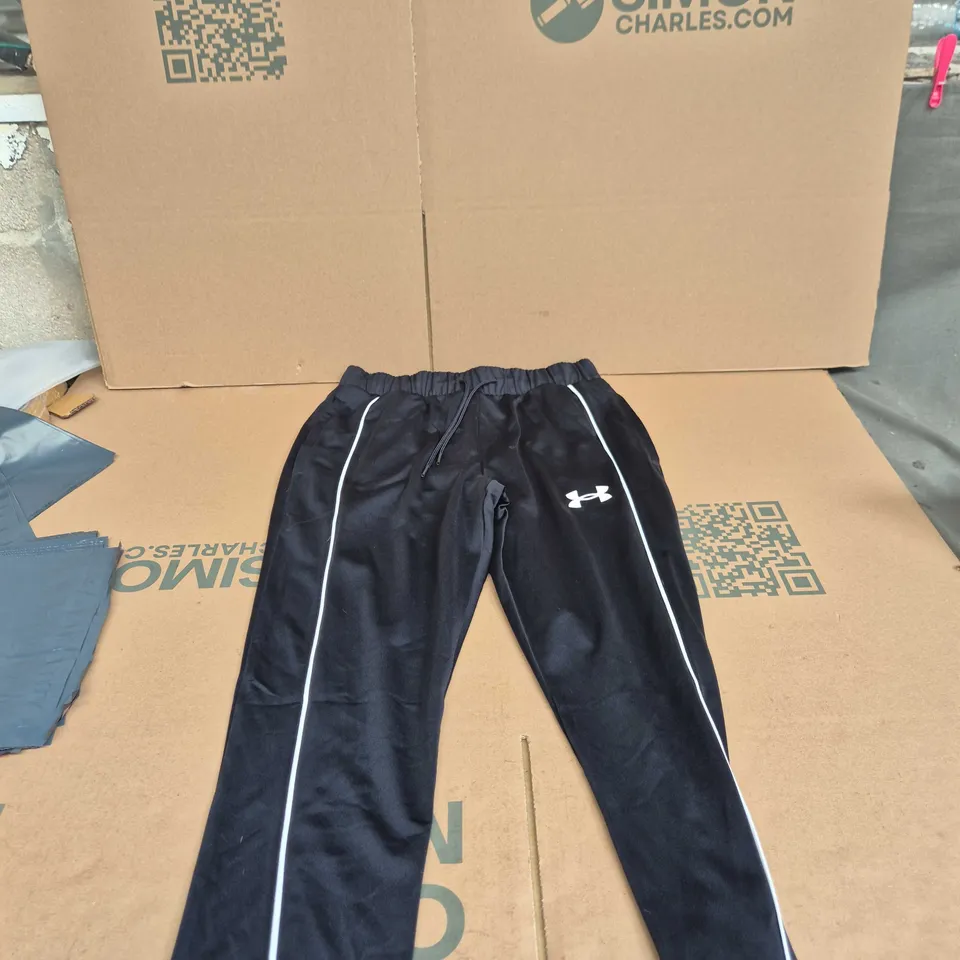 UNDER ARMOUR BLACK TRACK PANTS – UK M (M/M) 