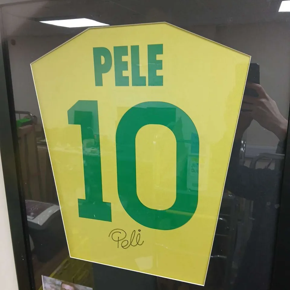 FRAMED PELE PRESENTATION WITH THE ICONIC #10 BRAZIL SHIRT SIGNED 