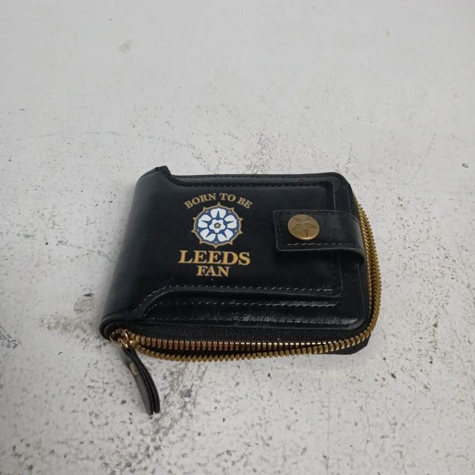 LEEDS FAN WALLET – BORN TO BE LEEDS, ZIP-AROUND