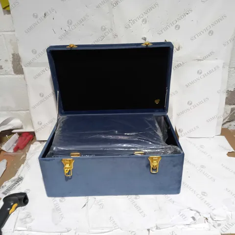 BOXED SET OF BUNDLE BERRY VELVET TRUNKS - CHINA BLUE