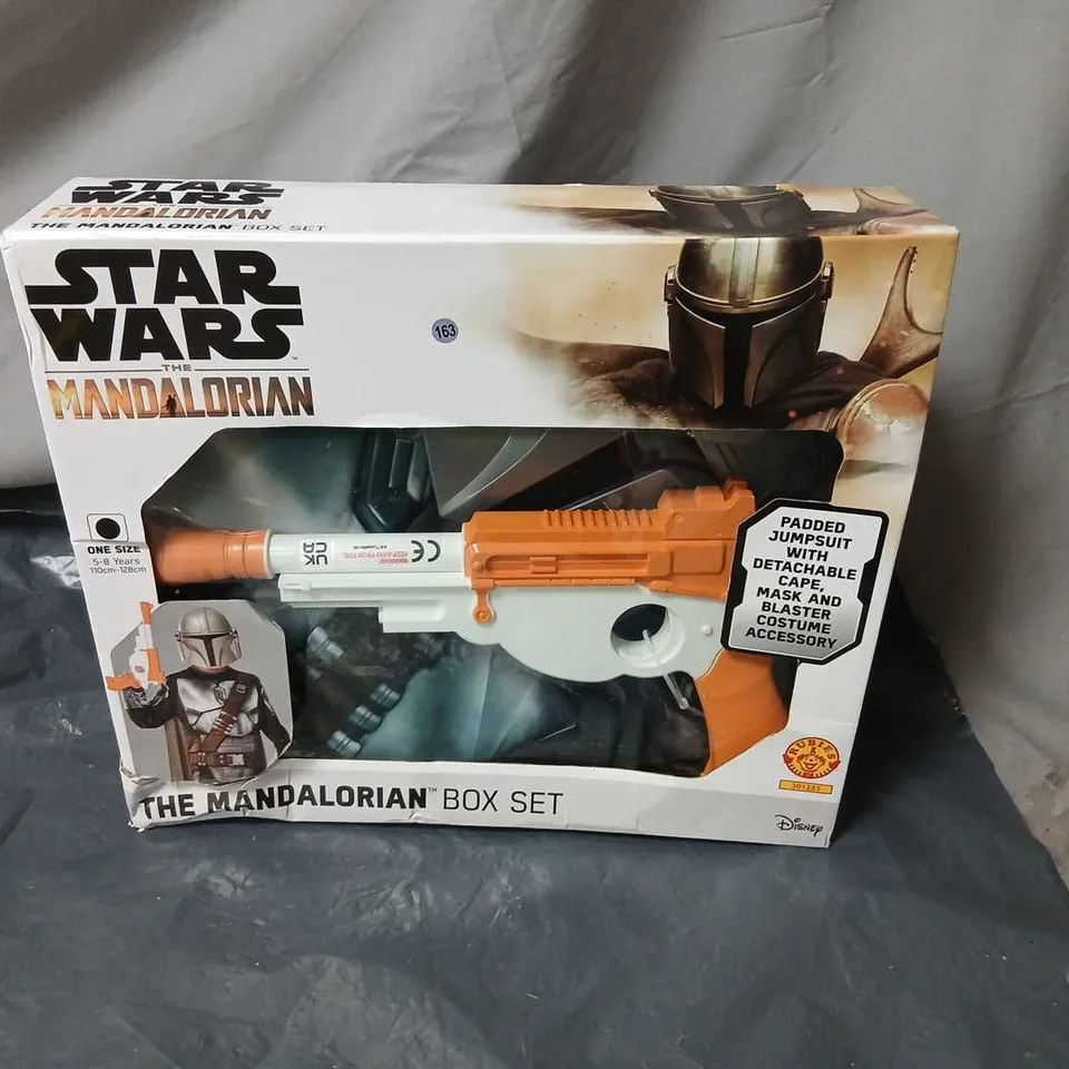 STAR WARS THE MANDALORIAN BOX SET – BLASTER TOY (BOXED)