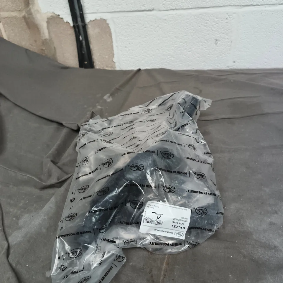GATES RADIATOR HOSE 05-2651