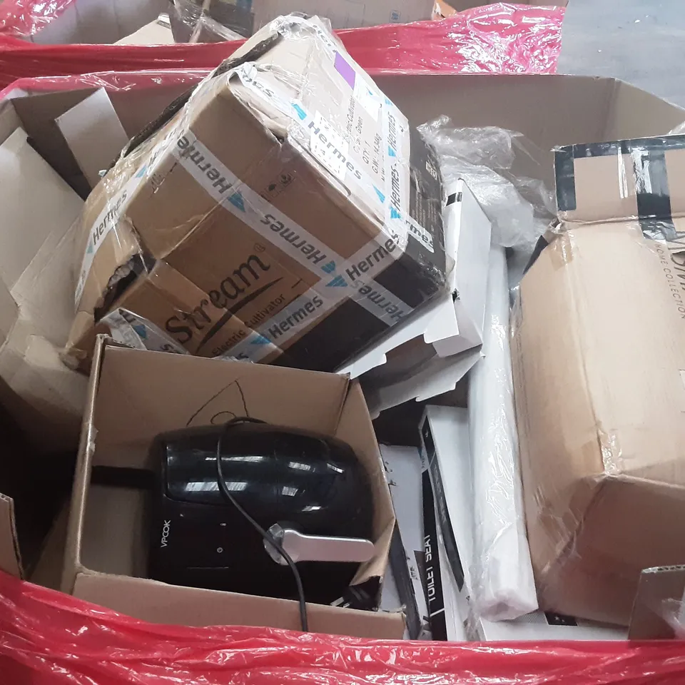 LARGE PALLET OF ASSORTED HOMEWARE ITEMS TO INCLUDE SEAT CUSHIONS, OFFICE BINDERS, AIR FRYERS ETC