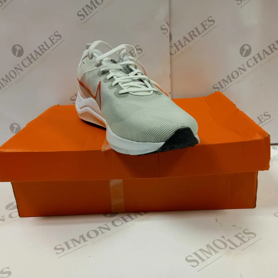 BOXED PAIR OF NIKE DD9293-009 DOWNSHIFTER 12 SHOES UK SIZE 10 