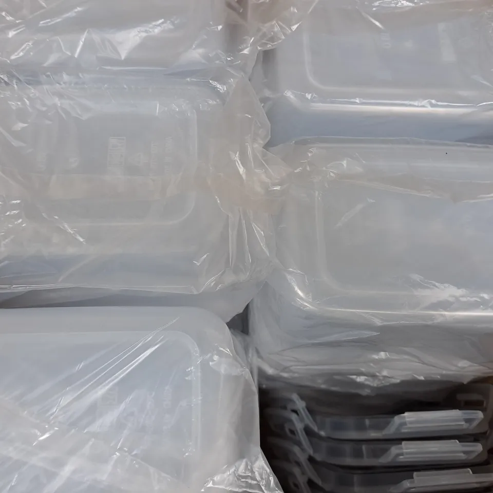 BOX OF ASSORTED PLASTIC TUPPERWARE AND STORAGE CONTAINERS IN VARIOUS SIZES
